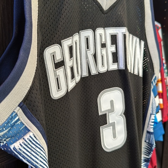 Mitchell & Ness Allen Iverson NCAA Georgetown Hoyas 1995-96 Authentic Jersey - Picture 4 of 8